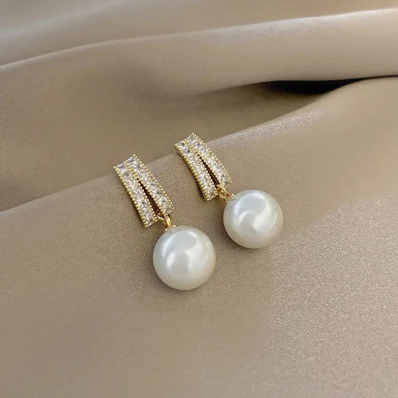 Exquisite Geometric Zircon Pearl Earring