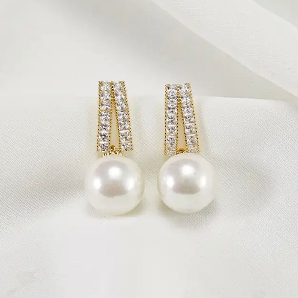 Exquisite Geometric Zircon Pearl Earring