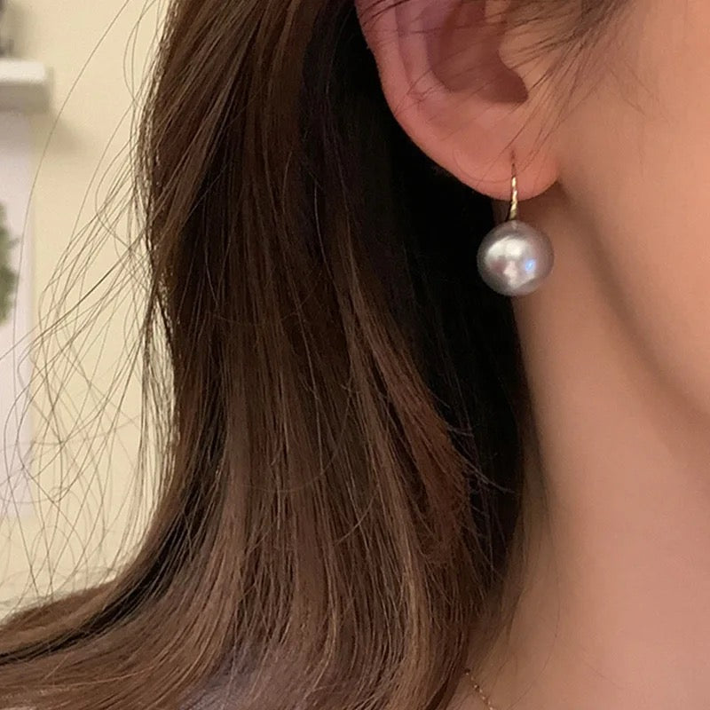 Light Luxury Simple Elegant Grey Pearl Stud Earrings