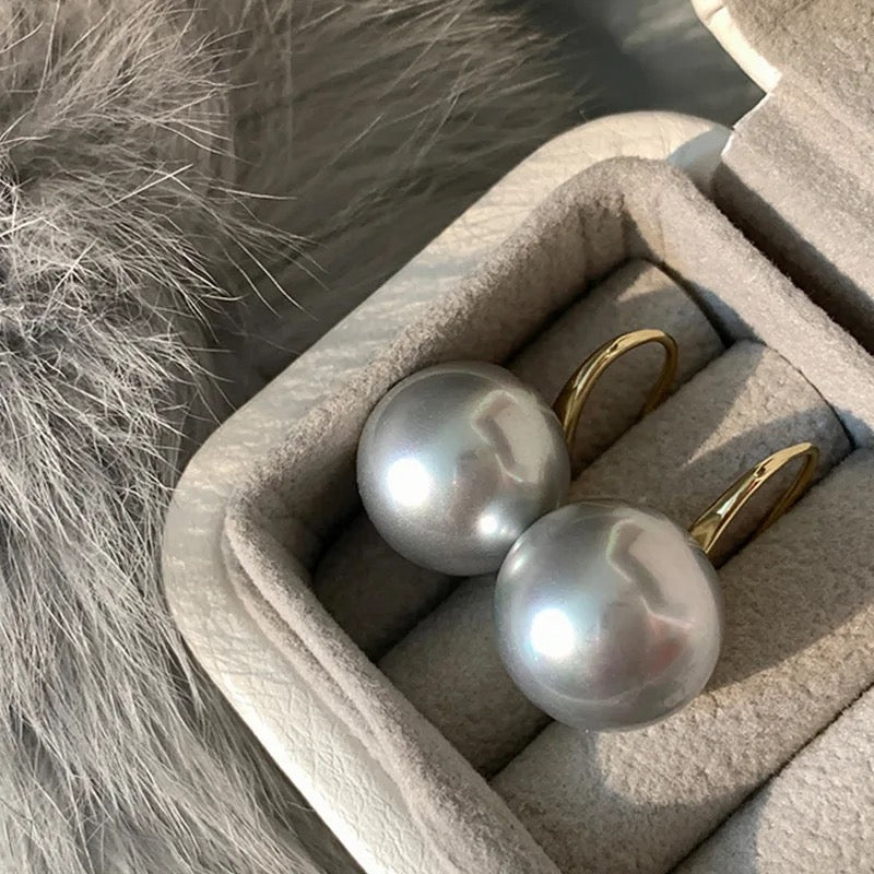 Light Luxury Simple Elegant Grey Pearl Stud Earrings